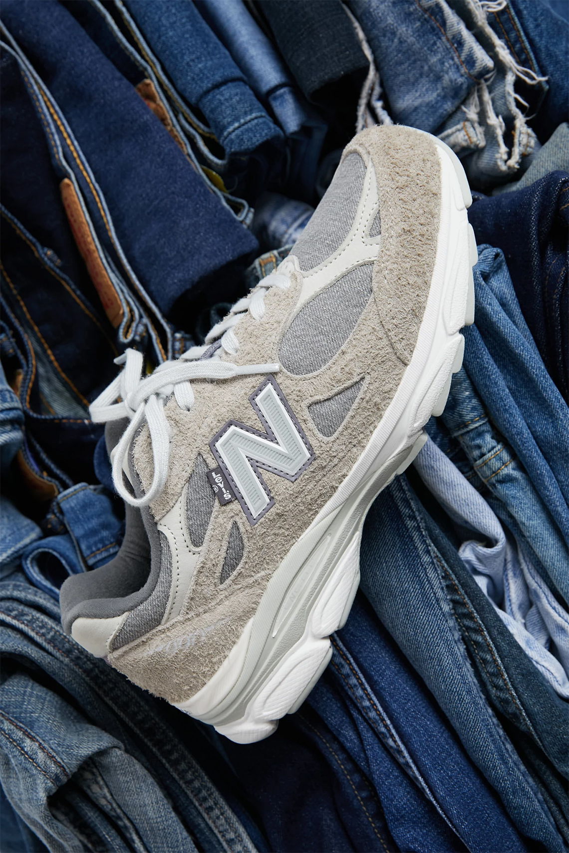 New Balance 990v3 Levis Cream 2