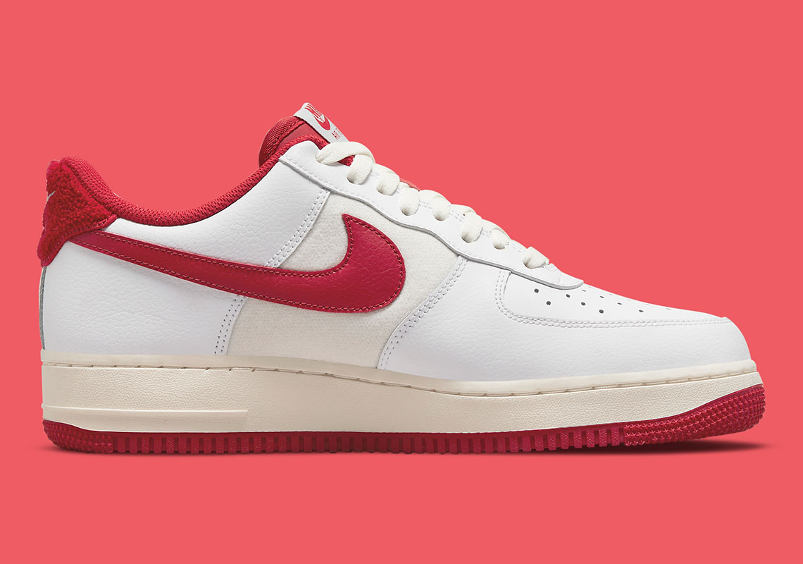 Nike Air Force 1 White Gym Red Sail White Do5220 161 1