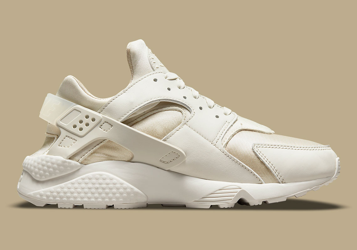 Nike Air Huarache Triple Sail Dq0916 001 2