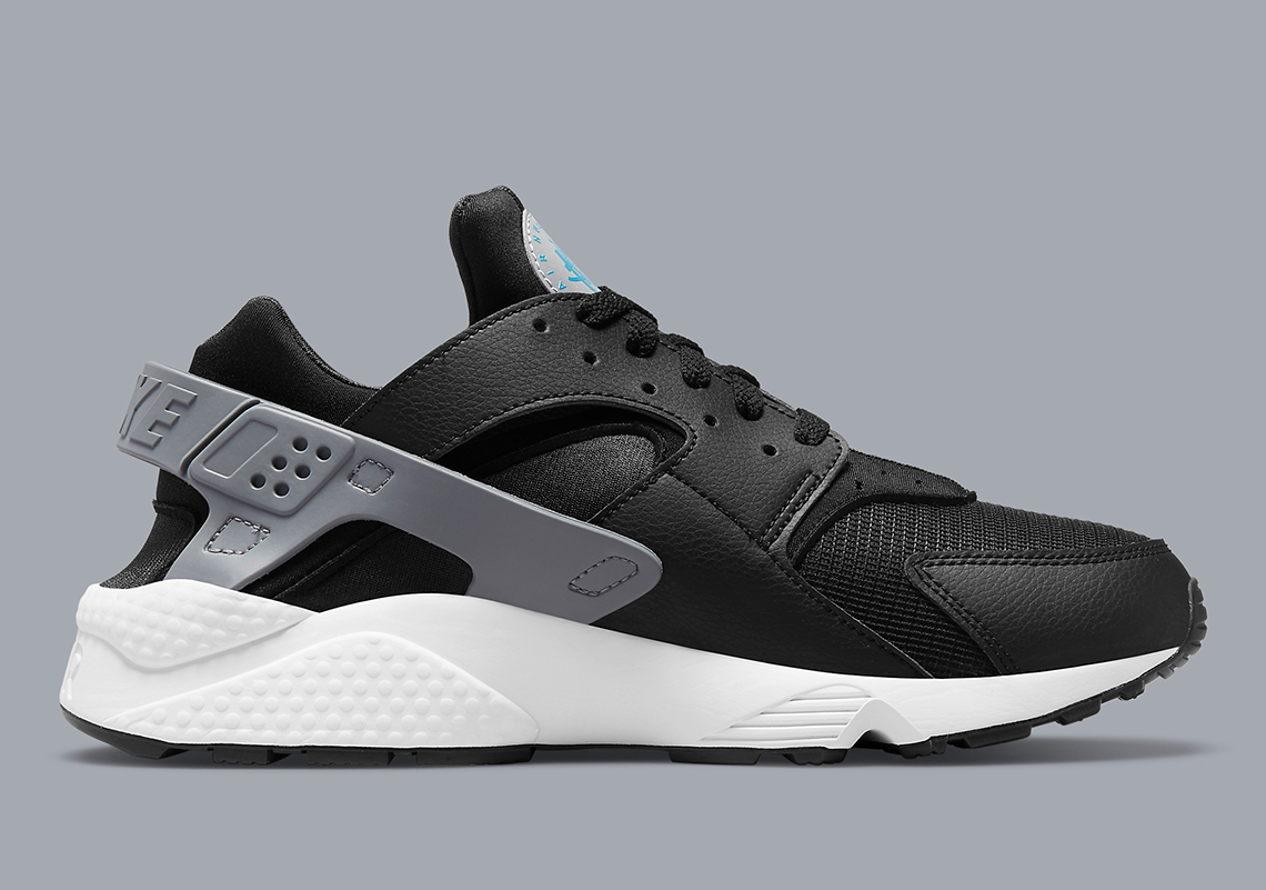 Nike Air Huarache Dr0154 001 1