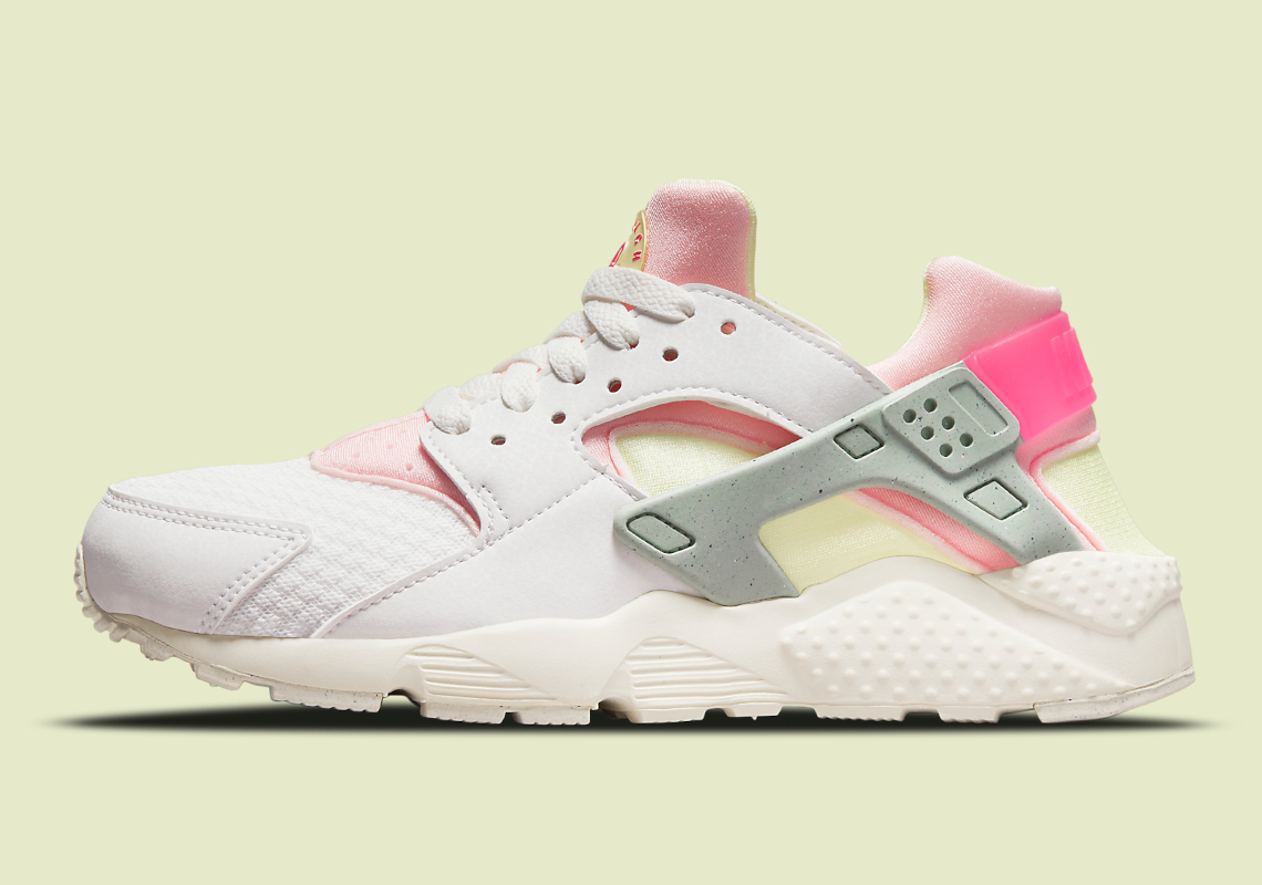 Nike Drizzles "Strawberry Sundae" Flavor Onto The Air Huarache