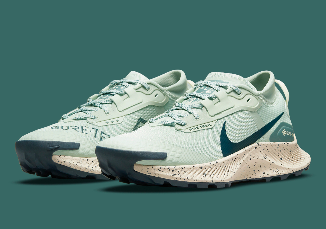 "Seafoam" Animates The Latest Nike Pegasus Trail 3 GORE-TEX