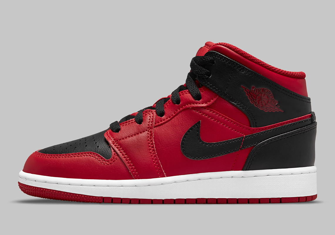 Air Jordan 1 Mid Gs Red Black Reverse Bred 554725 660 1