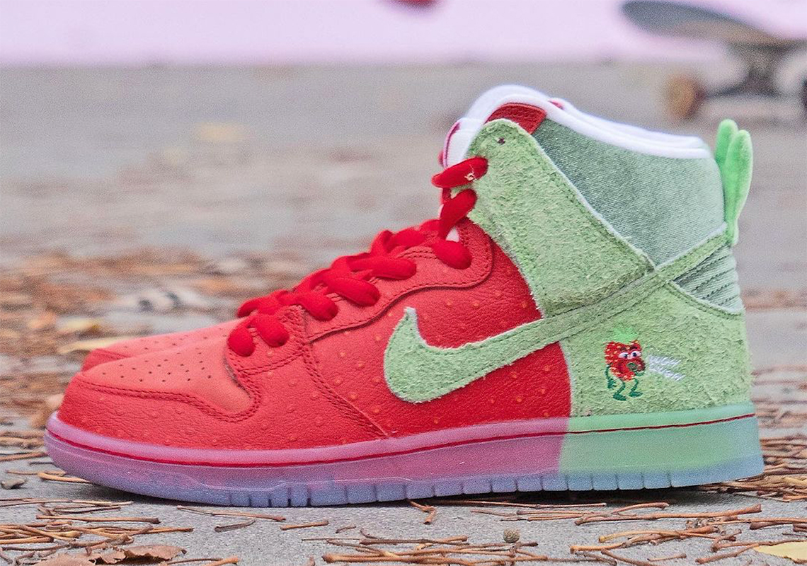 Strawberry Cough Sb Dunks