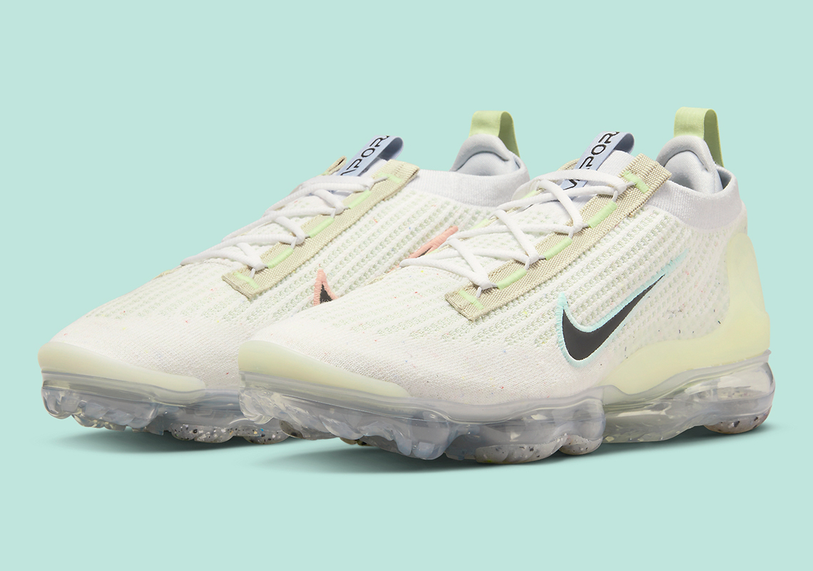 Mismatched Swooshes And Light Pastels Helm This Upcoming Nike Vapormax Flyknit 2021