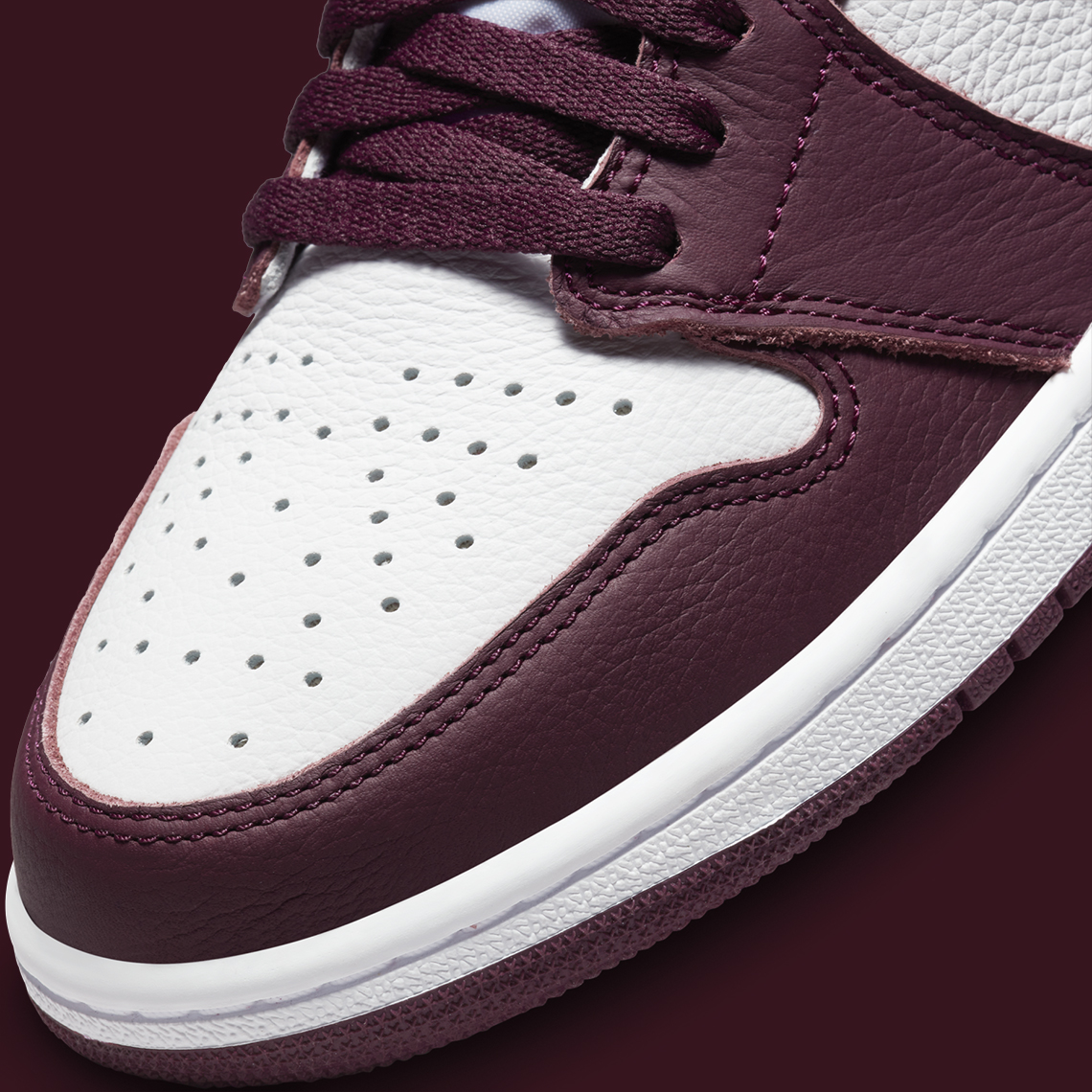 Air Jordan 1 Retro High Og Bordeaux Official Images 555088 611 4