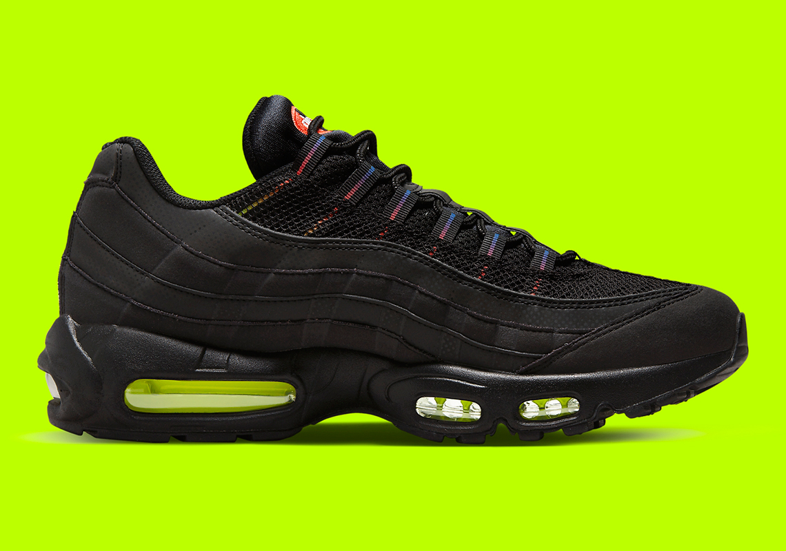 Nike Air Max 95 Black Volt Crimson 2022 11