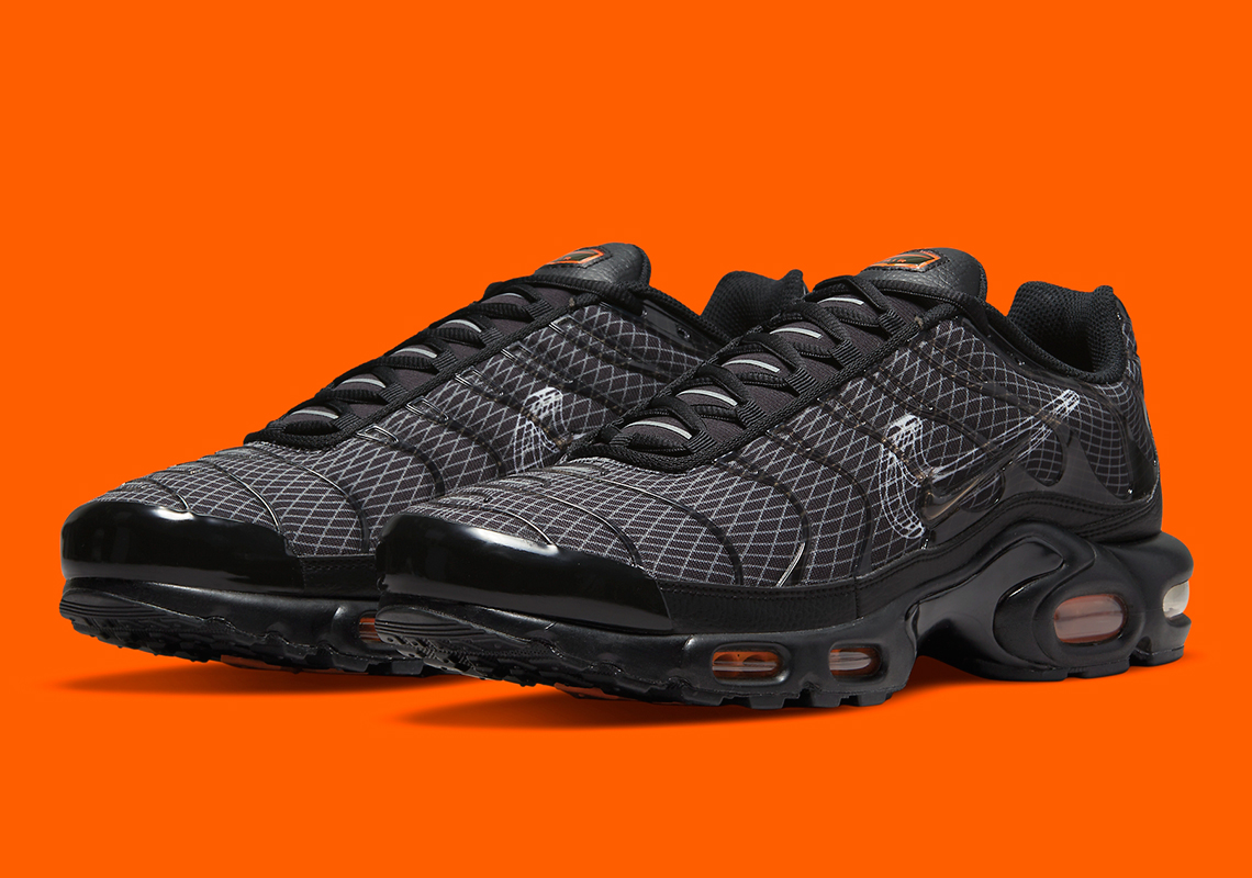 Nike Air Max Plus 3d Swoosh Sketch Dr0138 001 1