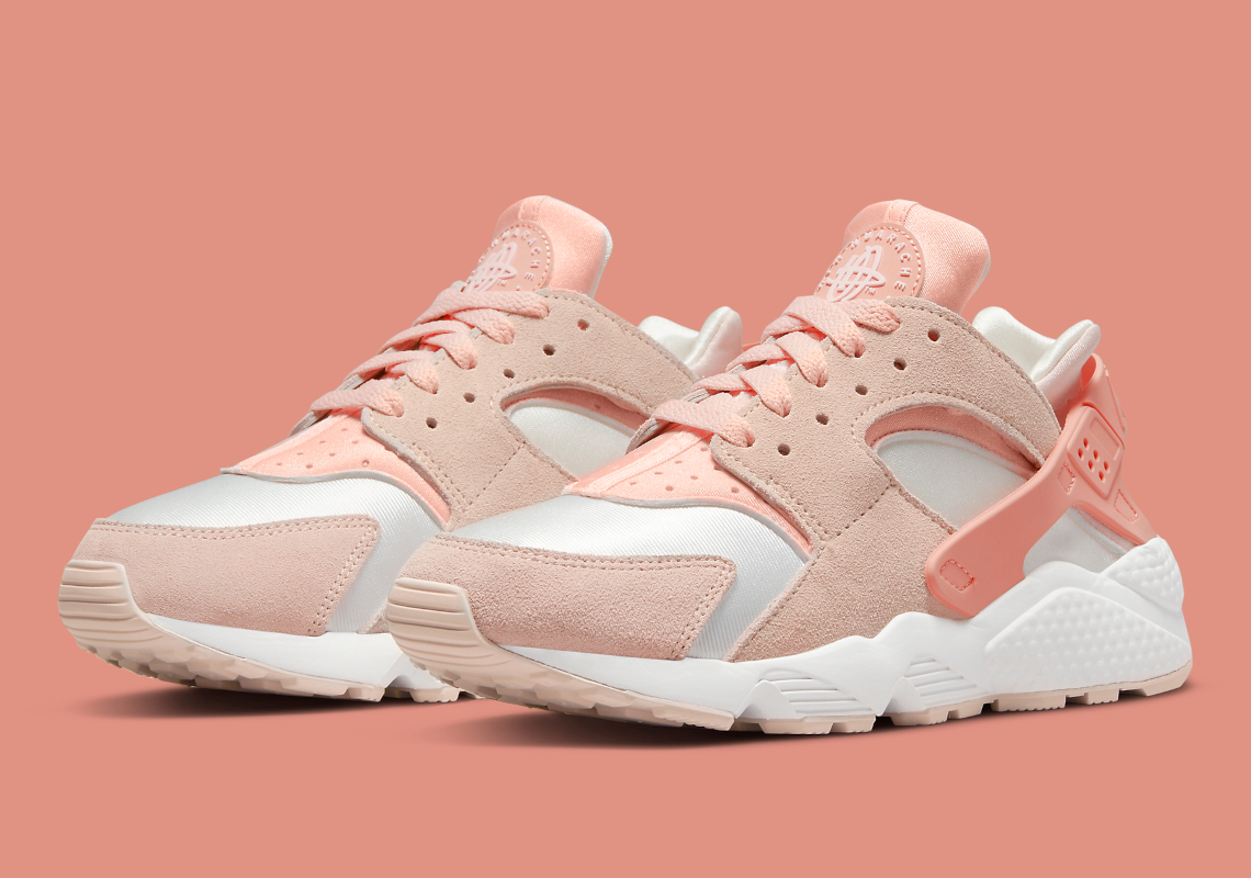 The Nike Air Huarache Preps For Spring 2022 In "Light Madder Root"