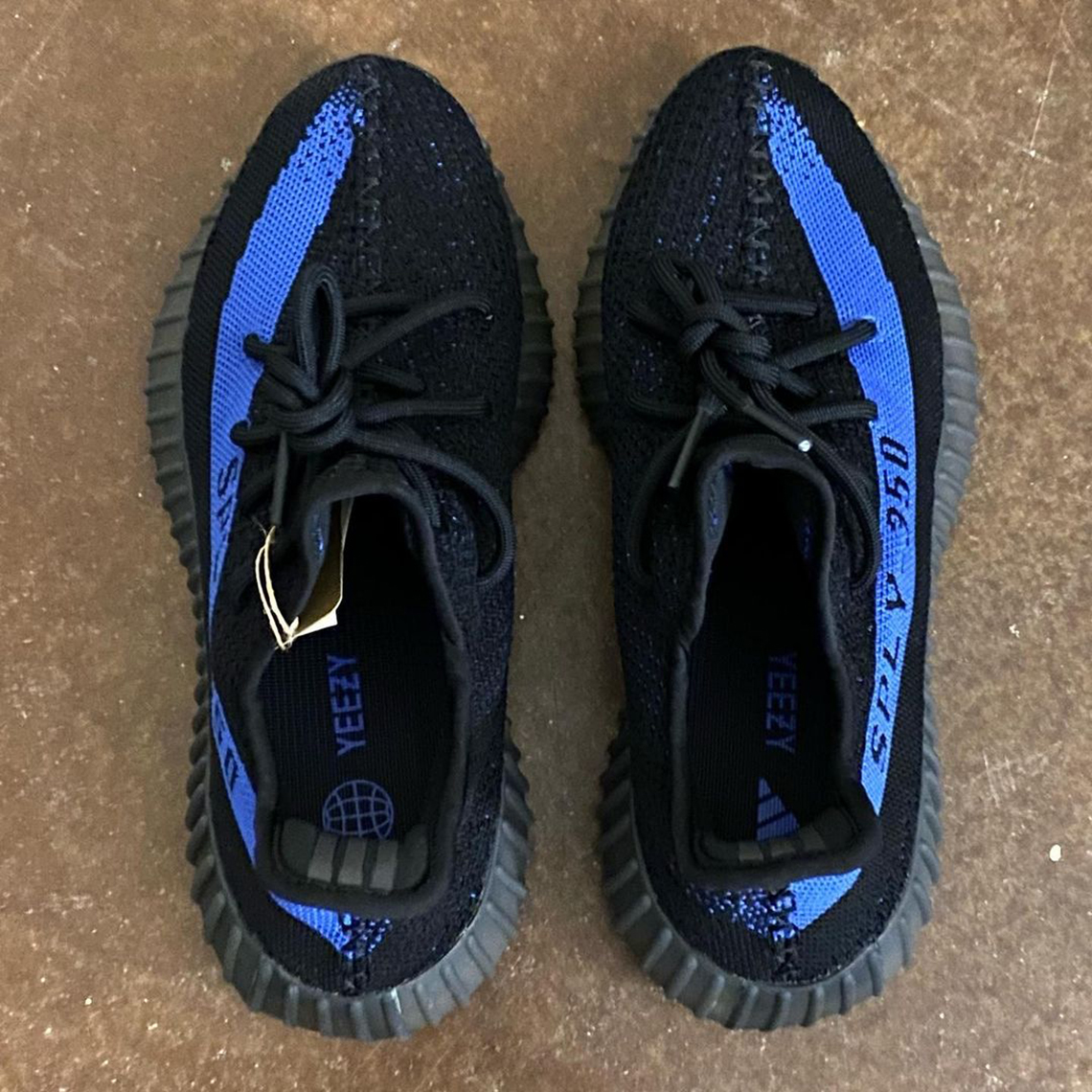 Adidas Yeezy Boost 350 V2 Dazzling Blue Photos 2