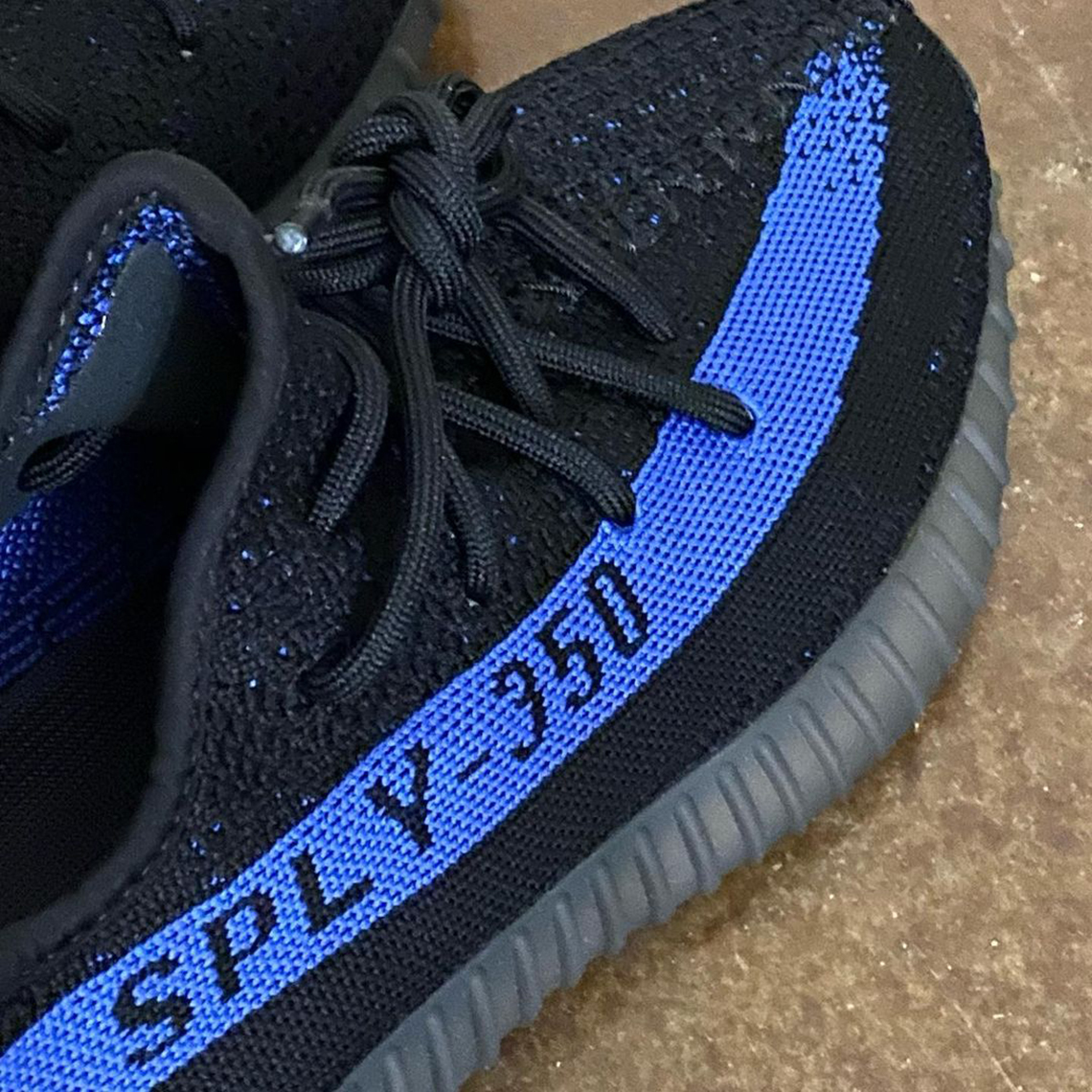 Adidas Yeezy Boost 350 V2 Dazzling Blue Photos 3