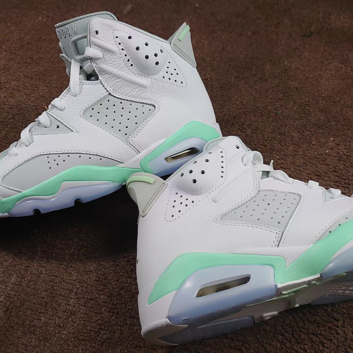 Air Jordan 6 Wmns Mint Foam Photos 1