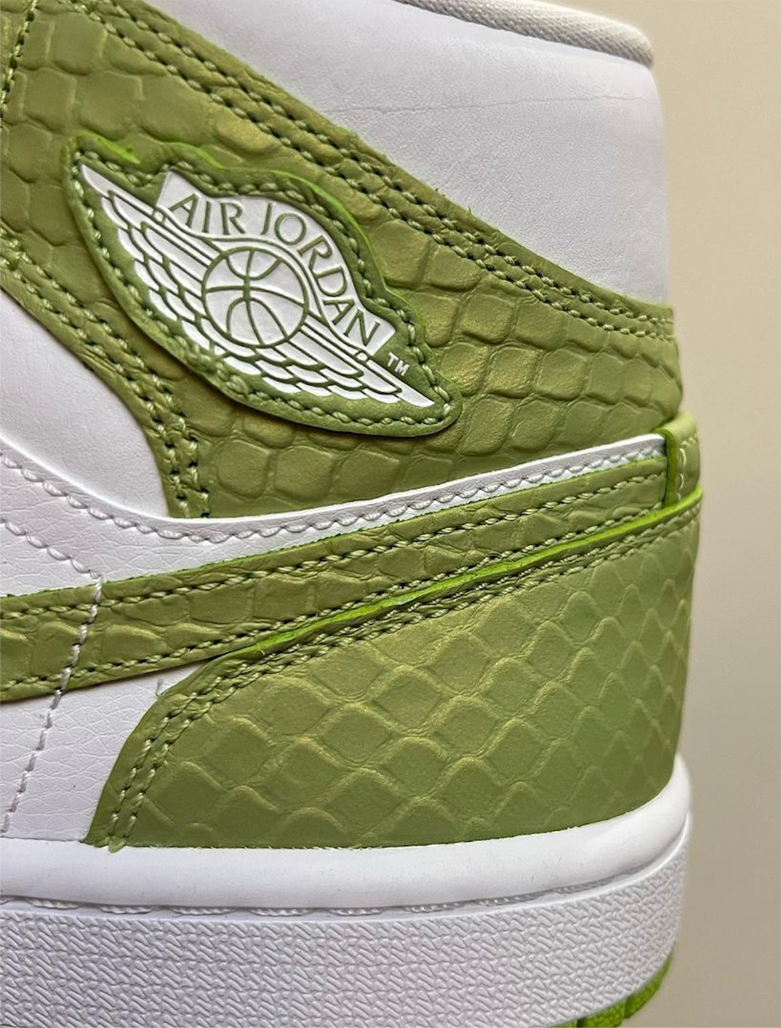 Air Jordan 1 Mid Womens Green Snakeskin 2022 6