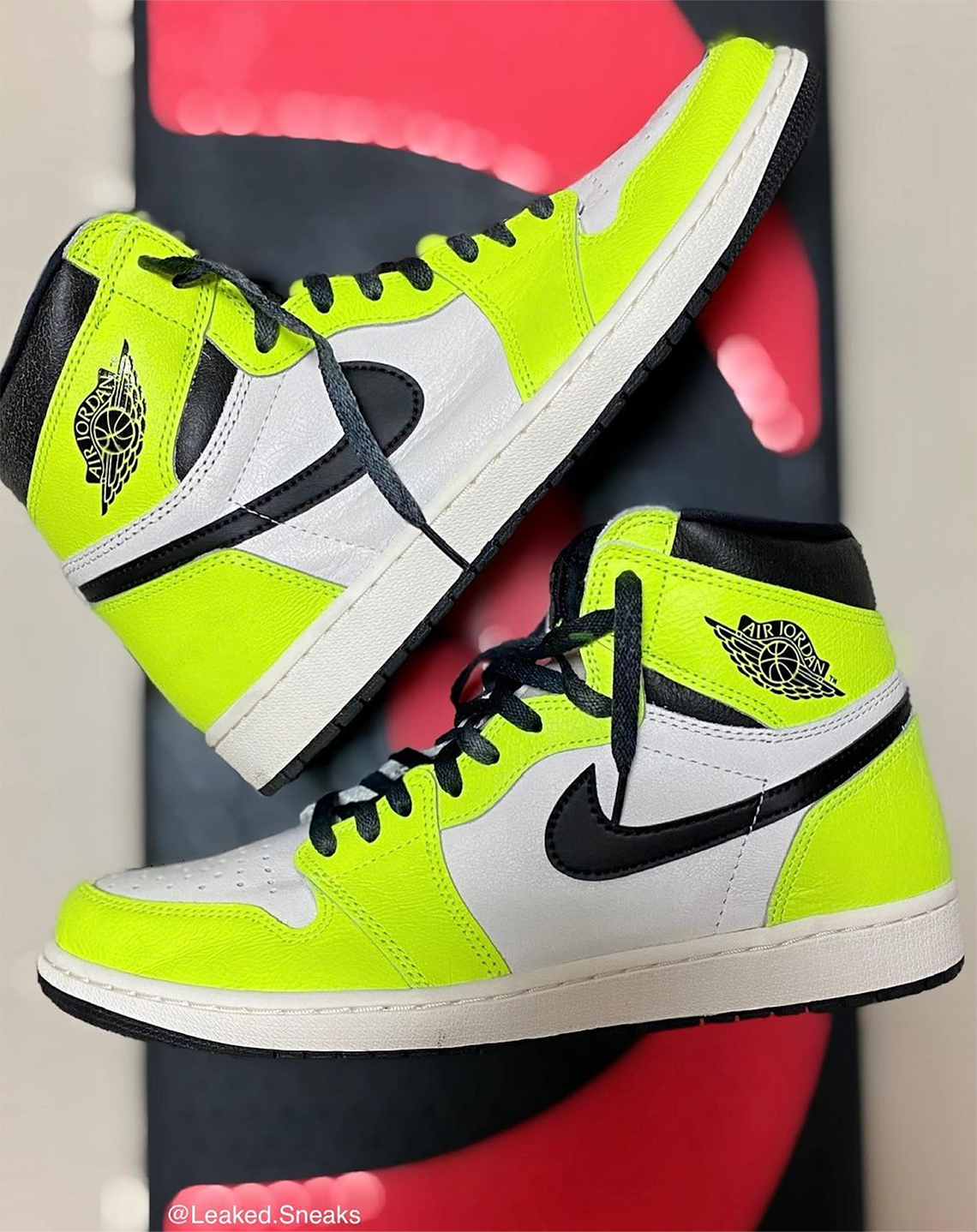 Jordan 1 Volt 555088 702 2