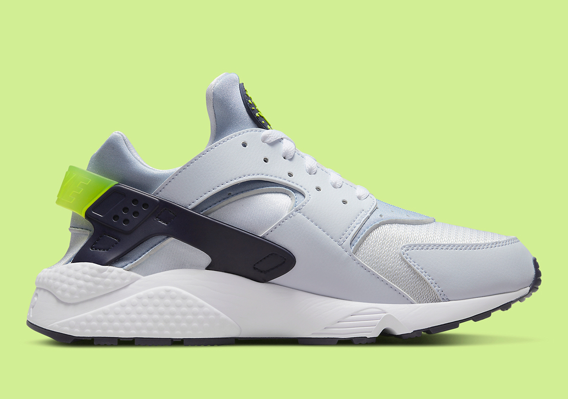 Nike Air Huarache Dv6825 100 2