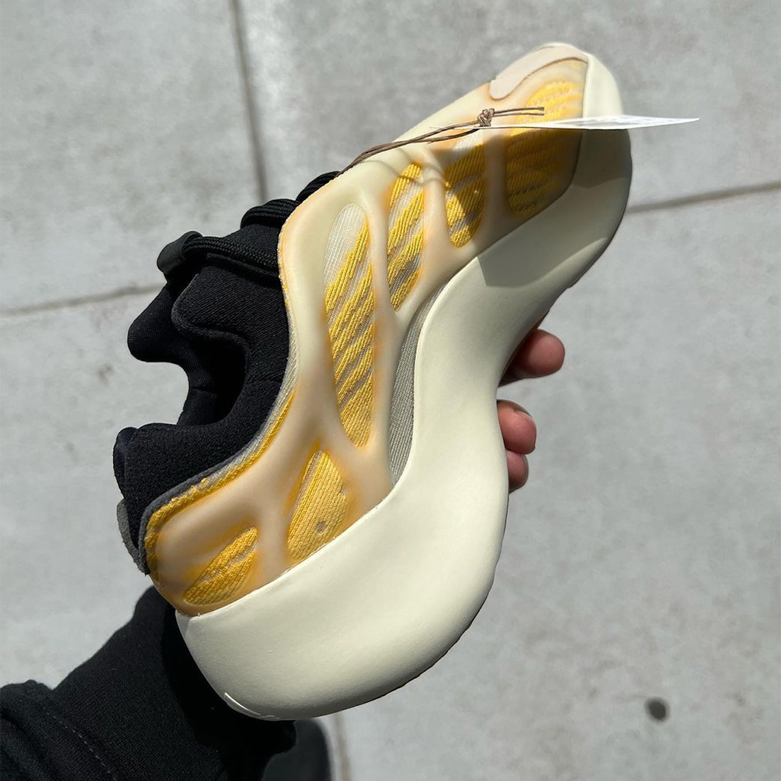 Adidas Yeezy 700 V3 Mono Safflower Hp5425 1