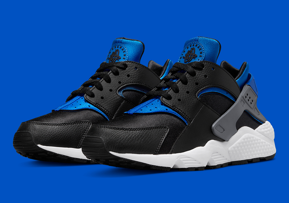 Black And Royal Colors Outfit The Nike Air Huarache