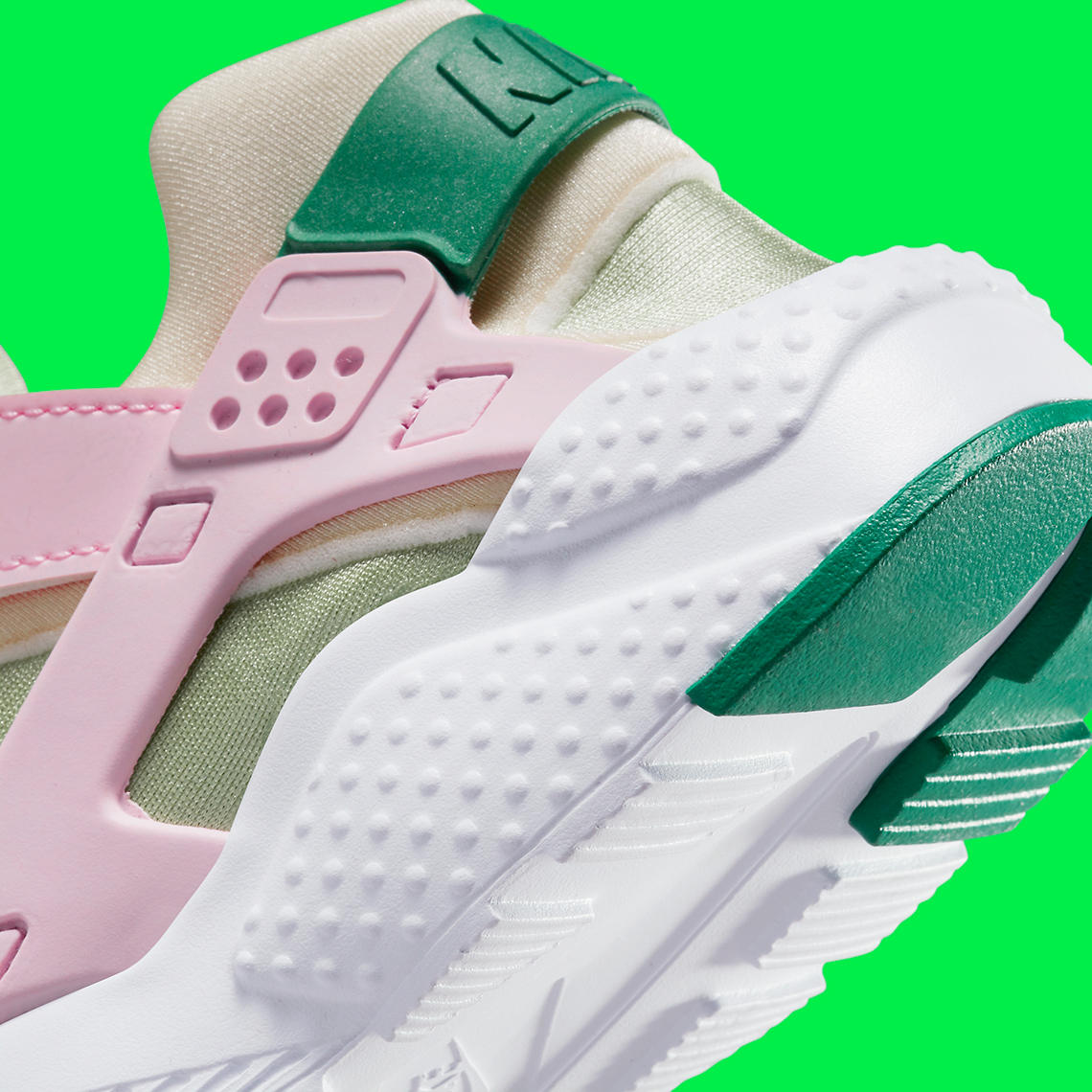 Nike Air Huarache Gs Pink Green Dq0517 600 1