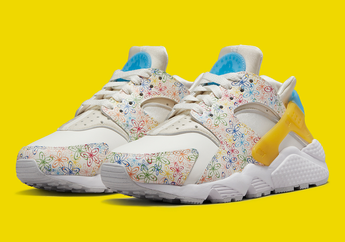 Nike Air Huarache Womens Floral Swoosh Dv3209 100 4