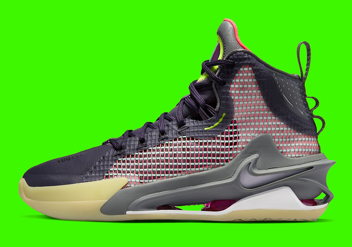 The Famed “Chaos” Colorway Returns On The Nike Zoom GT Jump