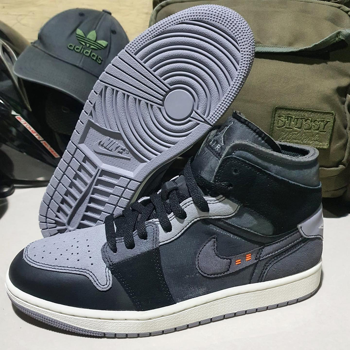 Air Jordan 1 Mid Inside Out Black 2