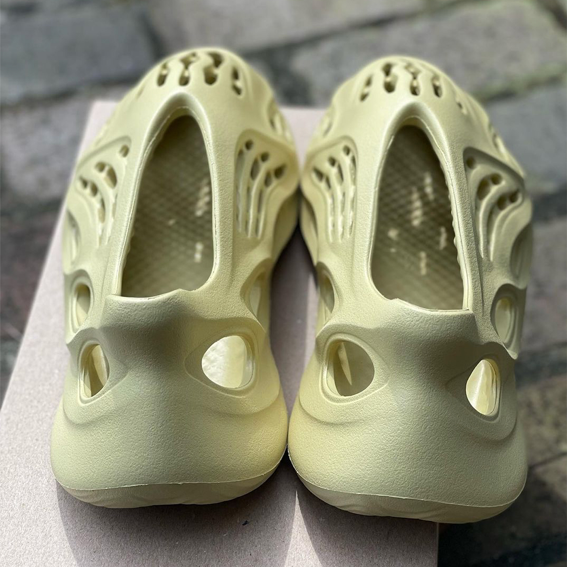 Yeezy Foam Runner Sulfur Gv6775 Release Date 4 1