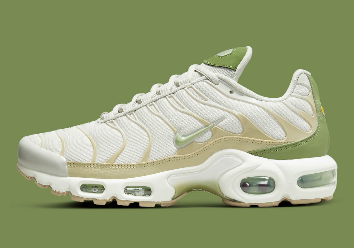 Off-White And Green Colors Share The Latest Nike Air Max Plus