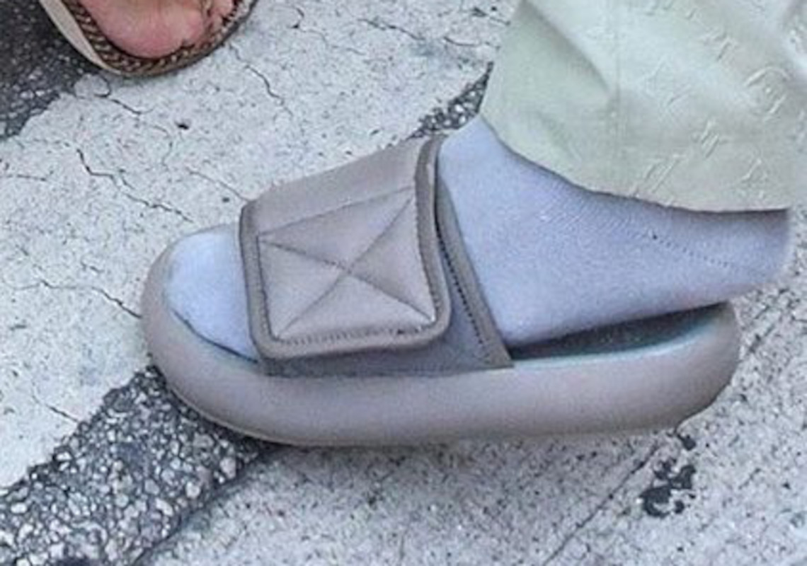 Adidas Yeezy Slide 101 019