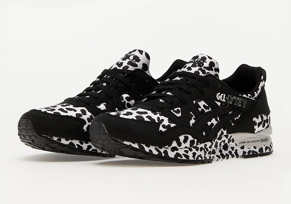 COMME des GARÇONS SHIRT's Latest ASICS Collaboration Covers The GEL-Lyte V In "Black/White"