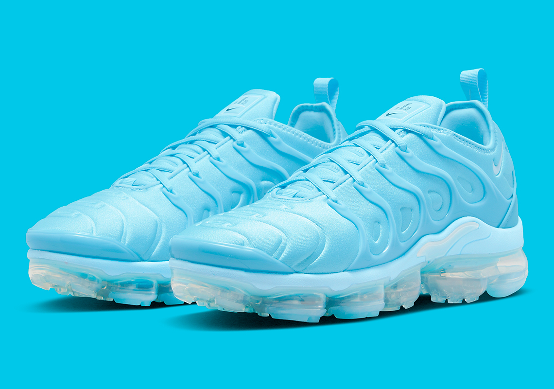 The Nike Vapormax Plus Goes Full University Blue