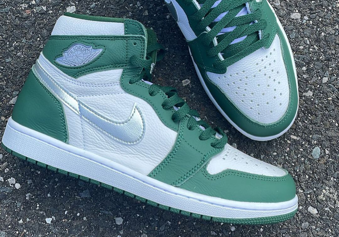 First Look At The Air Jordan 1 Retro High OG “Gorge Green”