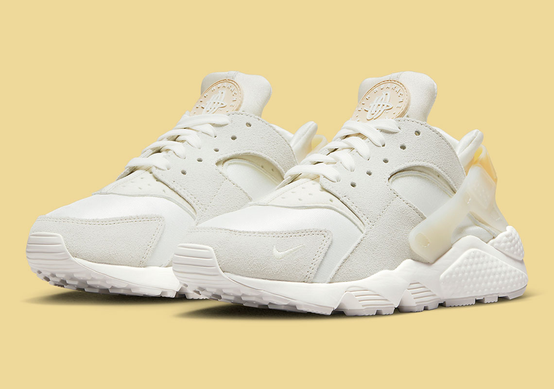 Tan And Sail Add Elegance To The Nike Air Huarache