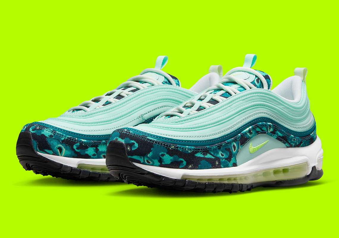 Scenic Patterns Outfit This Diamond-Colored Nike Air Max 97