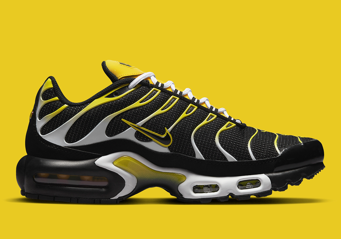 Nike Air Max Plus Black Yellow Dq3983 001 2