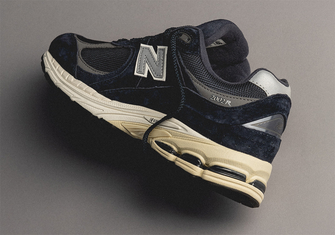 "Eclipse" Preps The New Balance 2002R For Fall