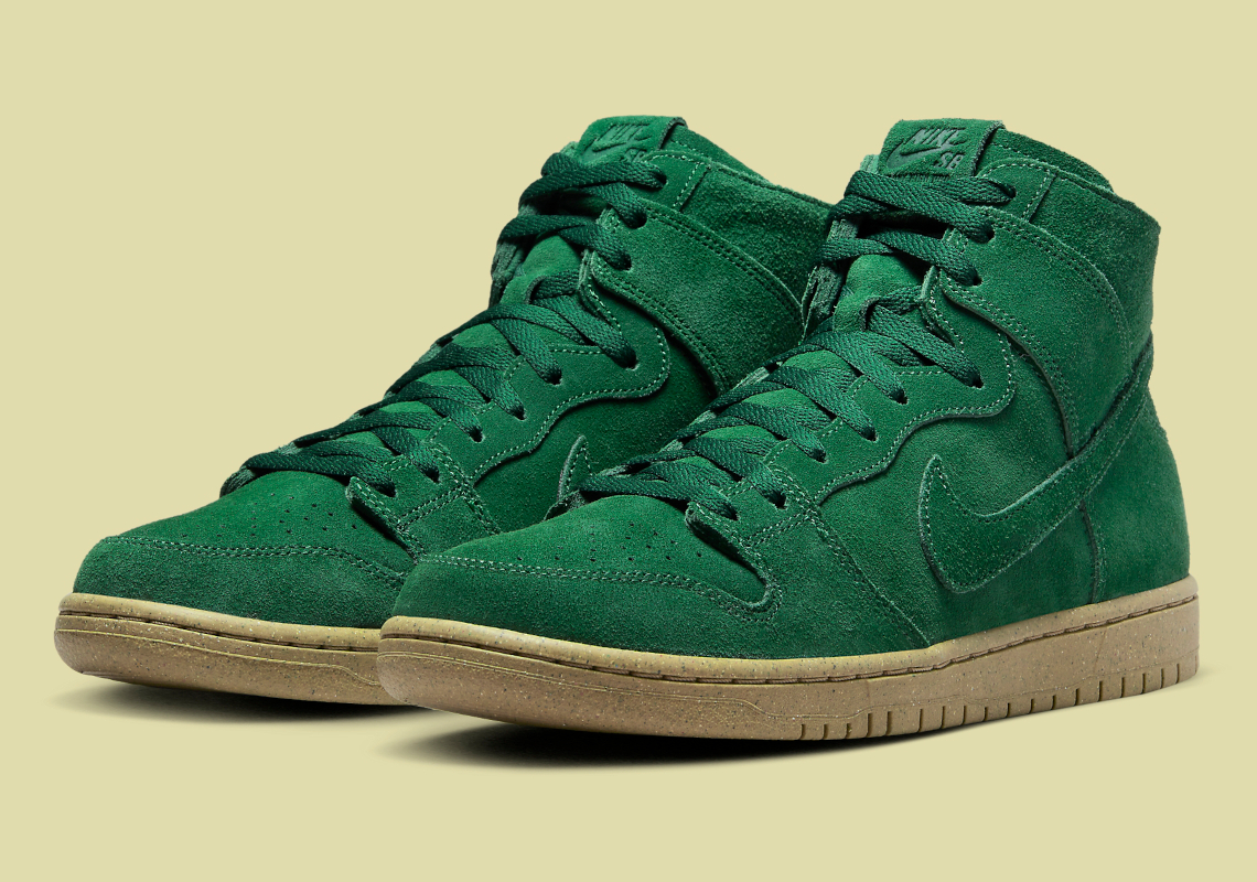 "Gorge Green" Suede Ollies Onto The Nike SB Dunk High