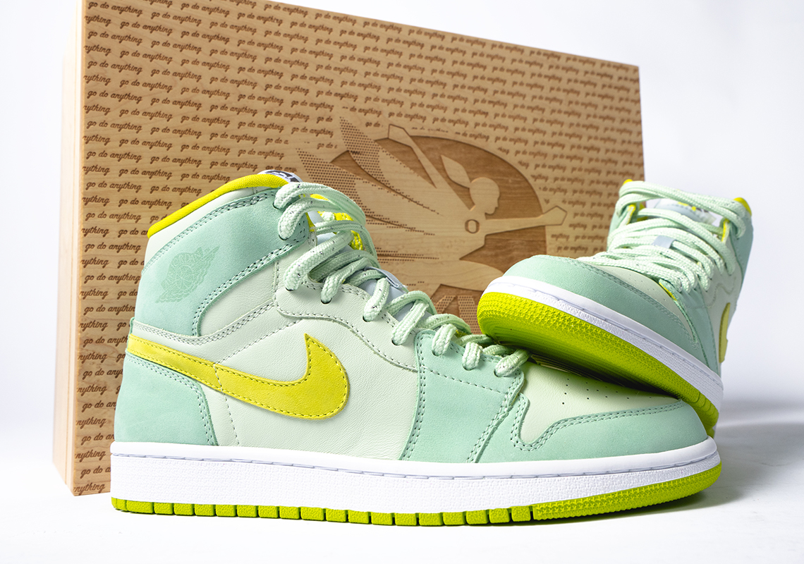 Air Jordan 1 Mid Women In Flight Title Ix 4