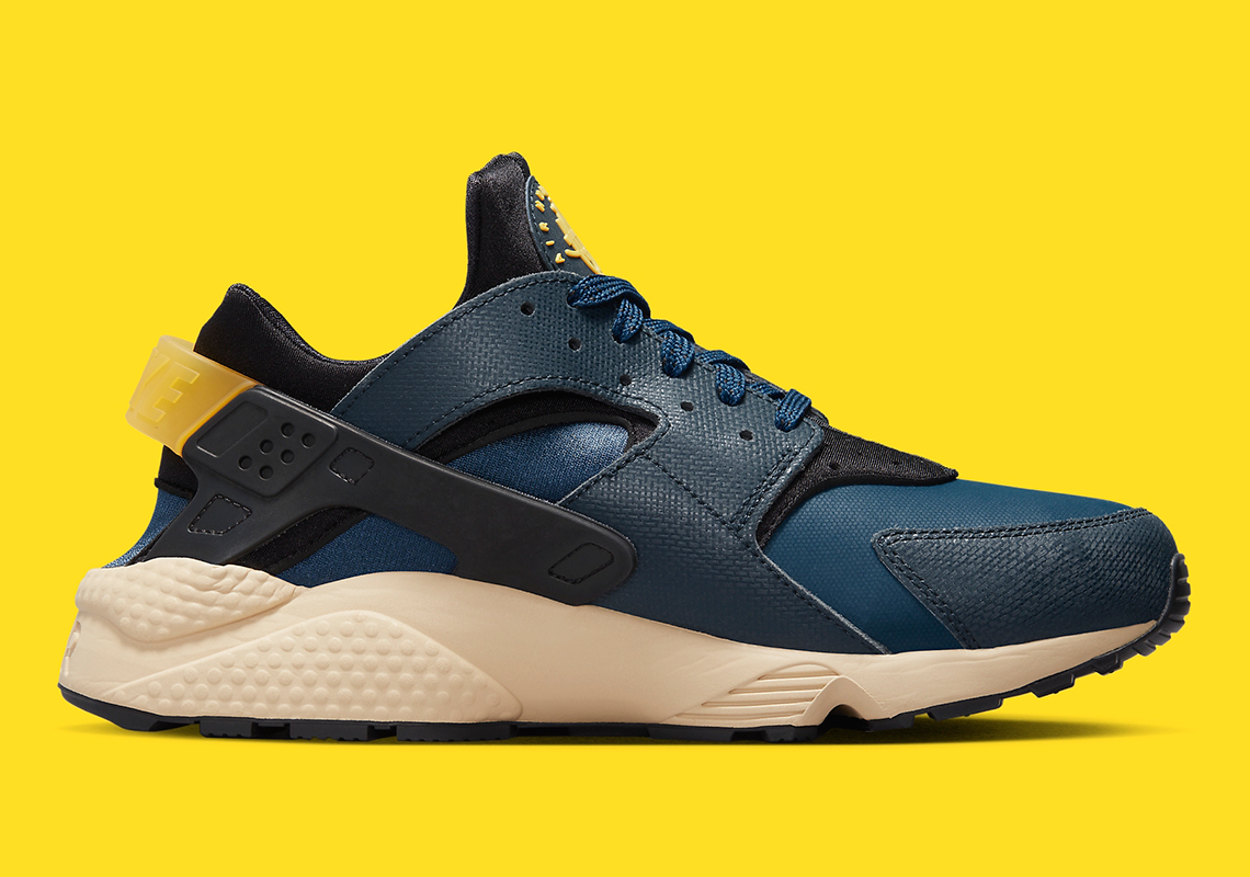 Nike Air Huarache Navy Yellow Dz4852 001 1