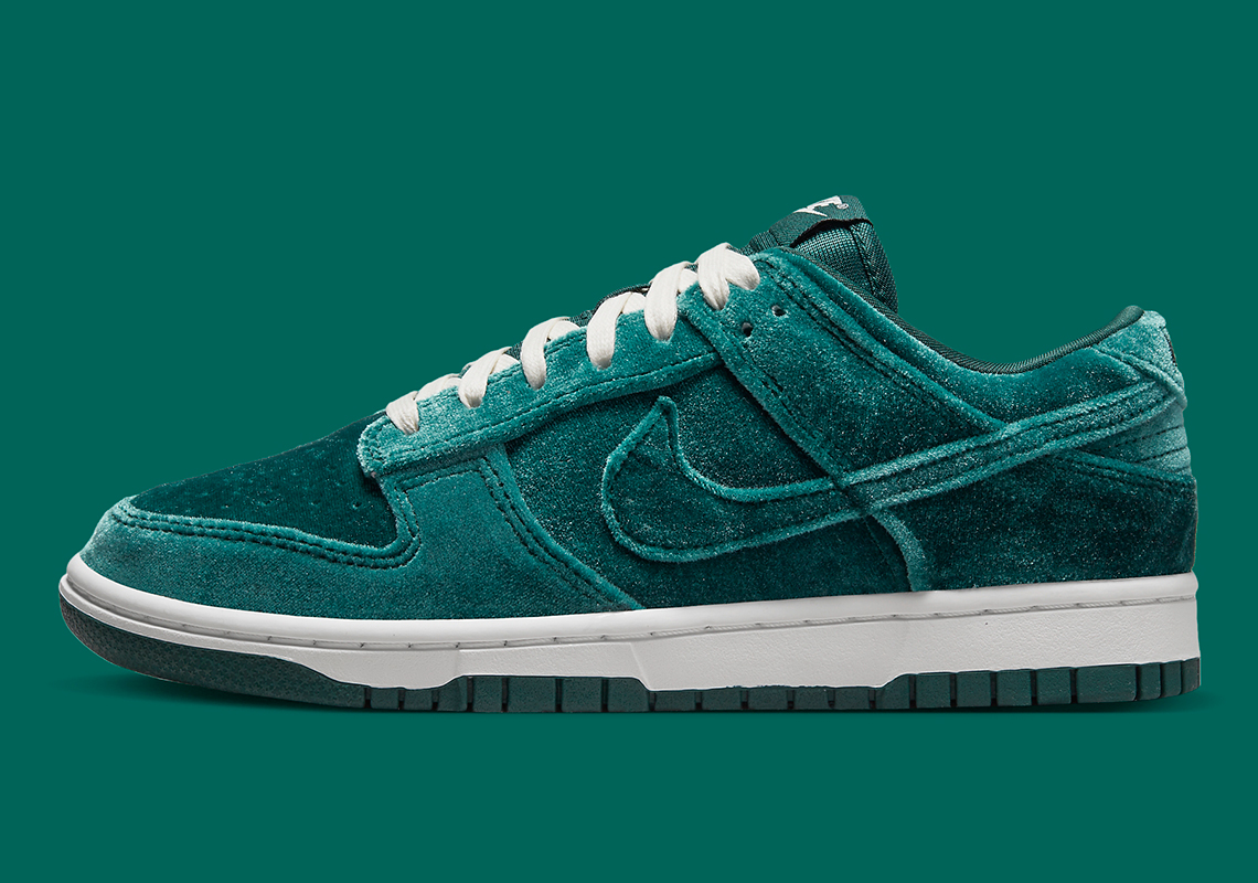 Nike Dunk Low Green Velvet Dz5224 300 1