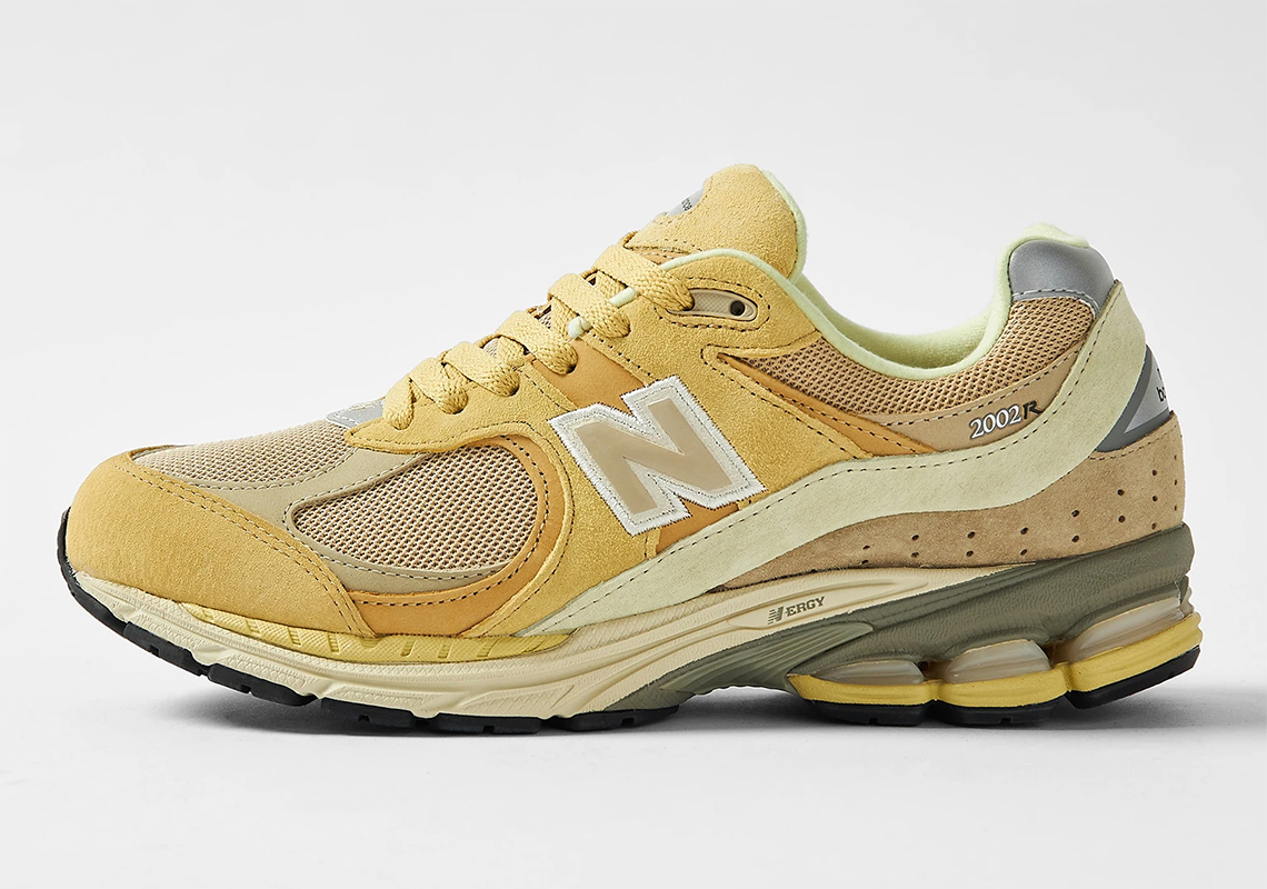 Auralee New Balance 2002r Yellow M2002re1 3