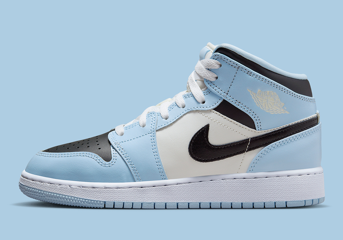 Air Jordan 1 Mid Ice Blue 555112 401 1