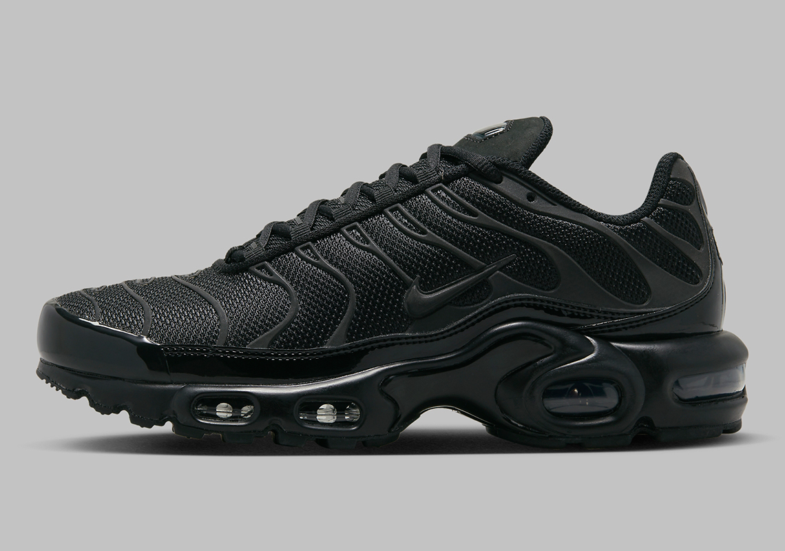 Nike Air Max Plus Triple Black Reflective Fb8479 001 2