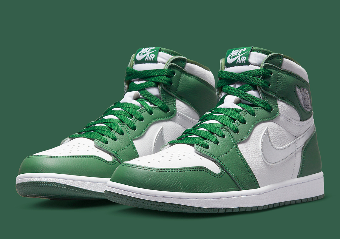 Official Images Of The Air Jordan 1 “Gorge Green”