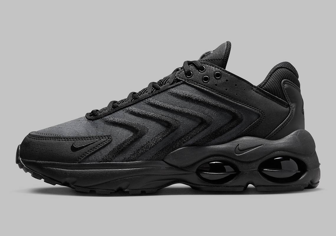 A Stealthy "Black/Anthracite" Look Takes Over The Nike Air Max TW