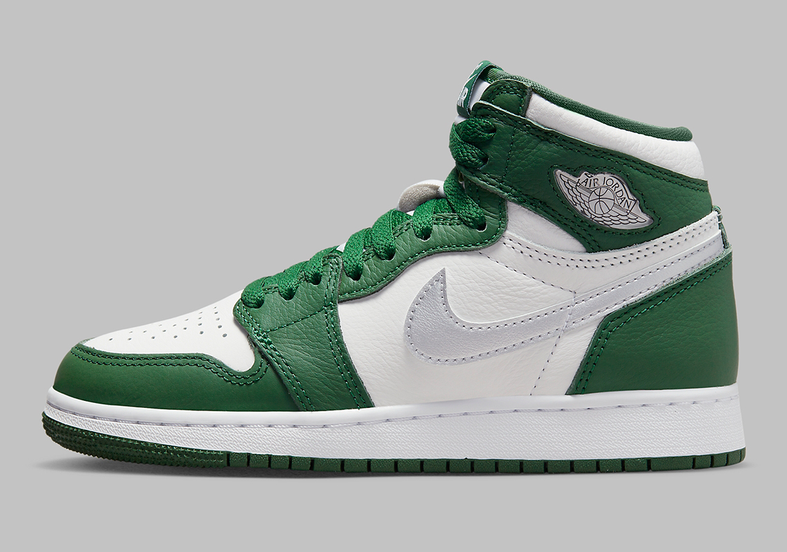 The Air Jordan 1 Retro High OG "Gorge Green" Appears In Grade School Sizing