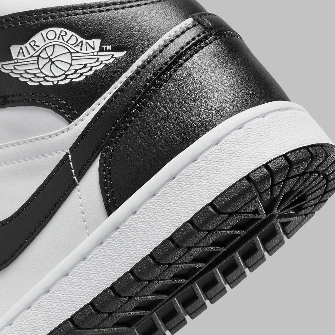 Air Jordan 1 Mid Black White Dv0991 101 6