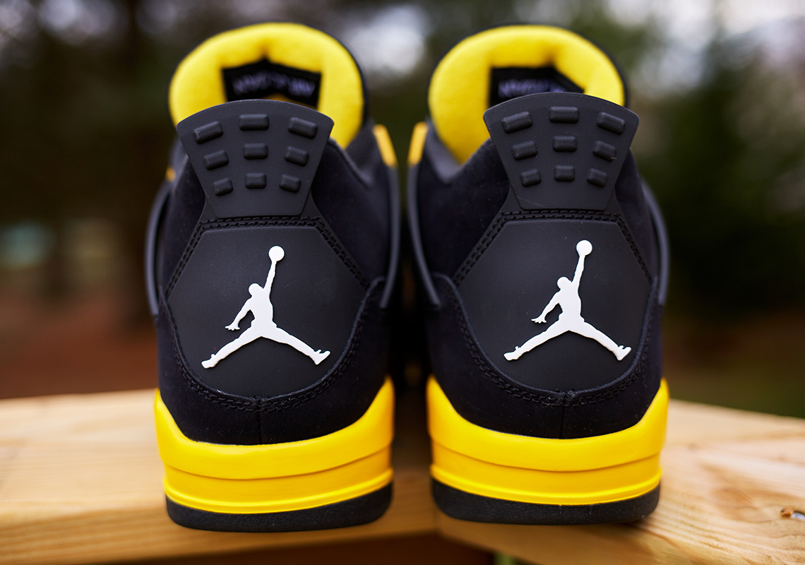 Air Jordan 4 Thunder Photos 3