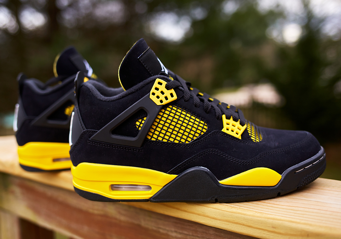 Air Jordan 4 Thunder Photos 6