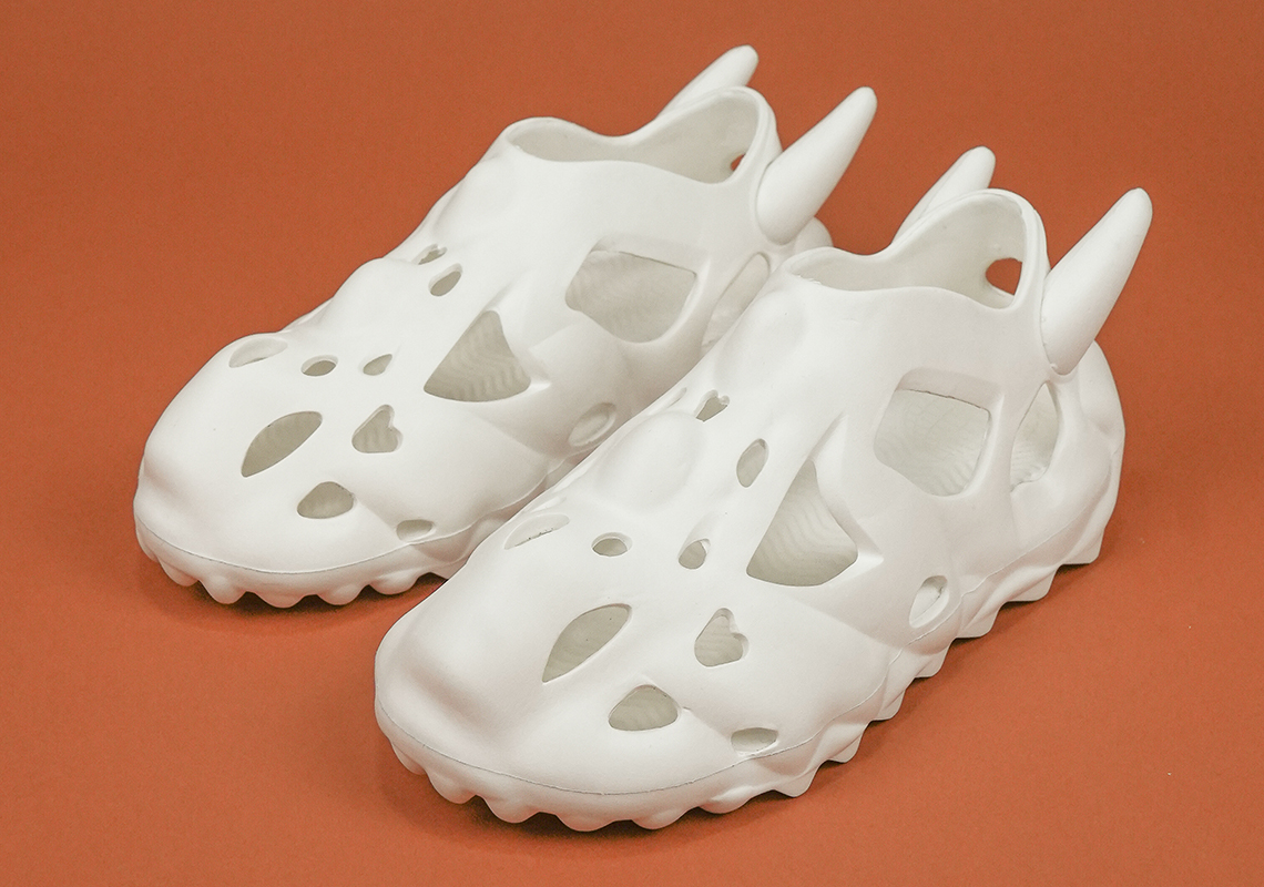 Esenes Boneheads Clog 2