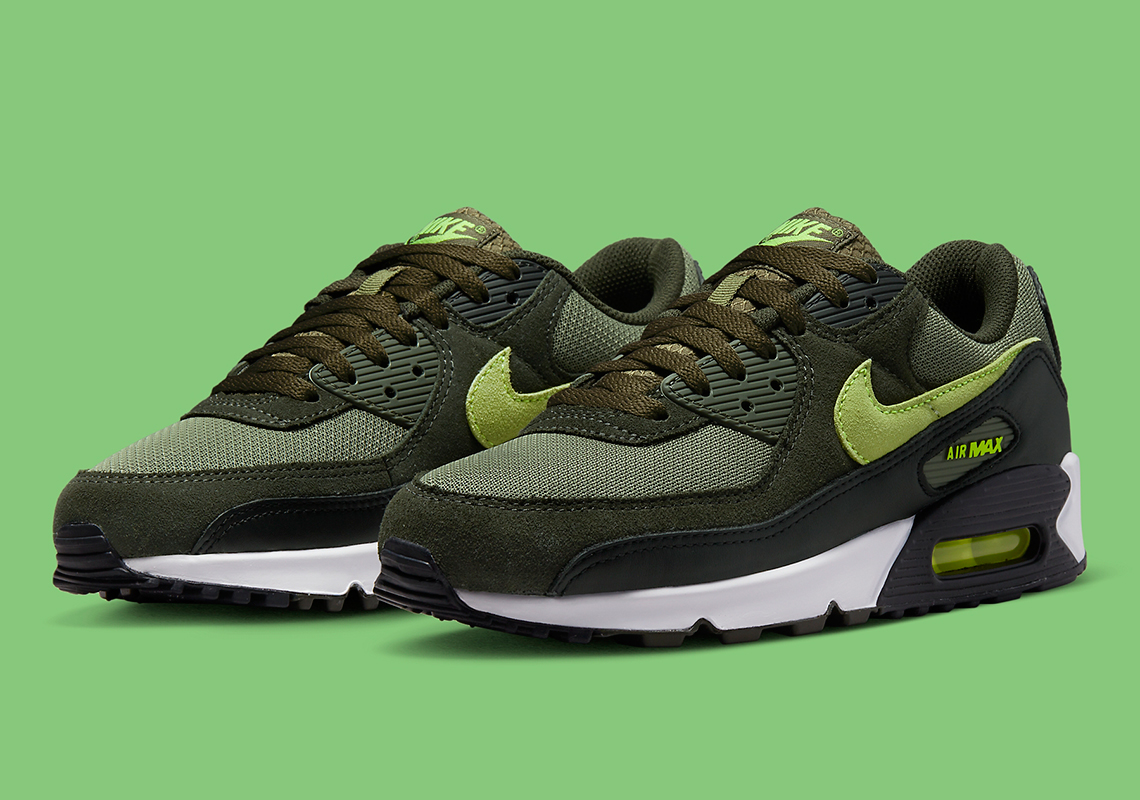 Tones Of "Sequoia" Coat The Nike Air Max 90